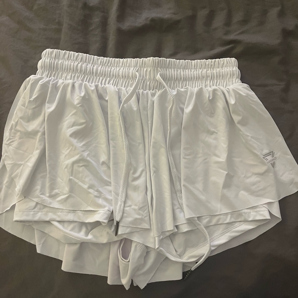 WHITE BUTTERFLY SHORTS
